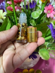 Dầu sâm Gia Truyền dạng Lăn 5ml được làm từ nguyên liệu tự nhiên, chuyên trị Nhức đầu, sổ mũi, nghẹt mũi, côn trùng cắn v.v