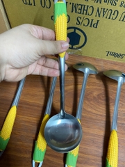 Vá múc canh, vá ăn lẩu nhỏ cán nhựa hoạ tiết trái bắp cute, có lỗ ráo nước / pktn sale