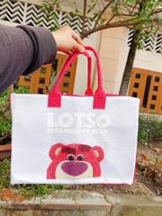 Túi nỉ vải dệt họa tiết hoạt hình gấu dâu Lotso size 40x30x20cm [BH: NONE]