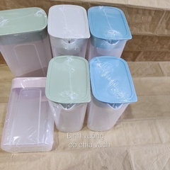 Ca nhựa/ bình nhựa cầm tay Việt Nhật 1.5L không quai, có vạch chia và nắp đậy đựng nước tủ lạnh nhà bếp