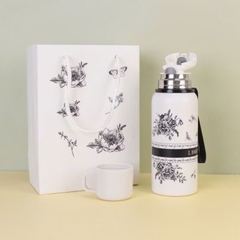 Hộp quà tặng bình giữ nhiệt 600ml kèm 3 ly hình Hoa sang trọng phối đen trắng [BH: NONE]