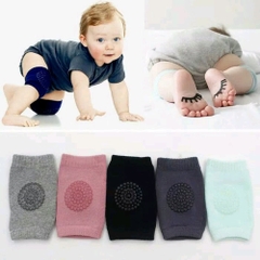 Vớ, tất chống trầy xước đầu gối cho bé tập bò bộ 2c