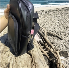 Túi da đeo chéo Màu Đen Guci 2 ngăn có chữ hoặc ko chữ tuỳ lô size 30x23cm [BH: None] / pktn sale