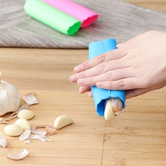 Dụng cụ bóc vỏ tỏi siêu nhanh kiêm nhấc nồi đa năng