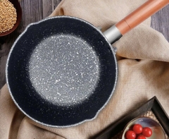 Chảo chống dính size 18cm vân đá cán gỗ có móc treo [BH: NONE]