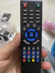 Remote (điều khiển) của đầu thu kỹ thuật số mặt đất (hoặc một số loại đầu thu vệ tinh/đầu chảo đời cũ).