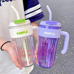 Ly đựng nước nhựa PP SP-920 có tay cầm kèm ống hút, sticker 920ml [BH: NONE]