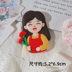 Tượng nhựa dẻo - Mẹ áo đỏ ôm hoa màu đỏ.