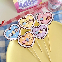 Set 50 thẻ giấy HPBD -Hình trái tim (chữ HBD in hoa).