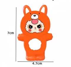 Tượng nhựa cứng-Baby three dáng đứng (màu cam).