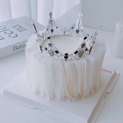 Vương miện đá đen - nhựa (trắng) đk 12.4cm.