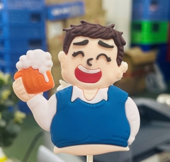Tượng nhựa dẻo- chàng trai và cốc bia.