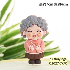 Tượng bà TÓC XOĂN GHI, ÁO HỒNG (nhựa dẻo).