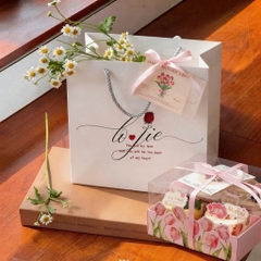 Set 10 hộp cupcake HOA TUYLIP 17x17x10cm - 4 ngăn (MÙNG 1 CÓ HÀNG).
