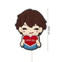 Tượng nhựa dẻo-bé trai ôm trái tim chữ i love you.