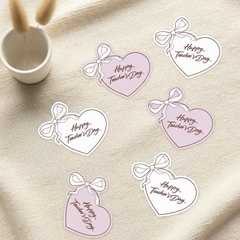 Set 50 bảng giấy Happy teacher's day - hình trái tim nơ mix 2 màu trắng và hồng.