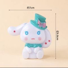 Tượng Chó cinnamoroll nhựa đội mũ màu xanh (nhựa cứng).