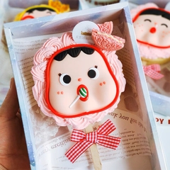 Tượng nhựa dẻo-BABY mập ăn kẹo.