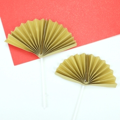 Bộ 2 quạt giấy màu vàng.