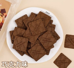 Bánh quy hình vuông vị socola (gói 150gam).