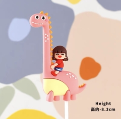 Tượng nhựa dẻo - bé gái cưỡi khủng long(HỒNG).