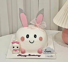 Tượng nhựa-Thỏ trắng cài nơ hồng.
