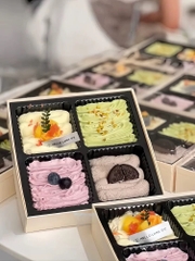 Set 10 hộp 4 ngăn có khay nhựa (vỏ màu trắng) size 18cm x 18cm x 6cm.