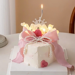Đèn nháy chữ MOM đội vương miện.