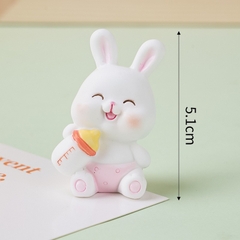 Tượng nhựa đẹp -Thỏ hồng ôm bình sữa.