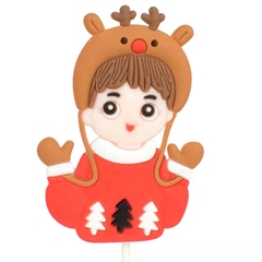 TUONG-Bé trai noel mũ len nâu, áo đỏ (nhựa dẻo).