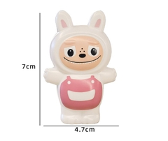 Tượng LABUBU nhựa cứng kt 7cm-HỒNG TRẮNG.