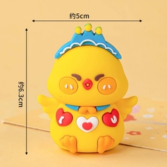 Tượng silicon-gà con màu vàng.