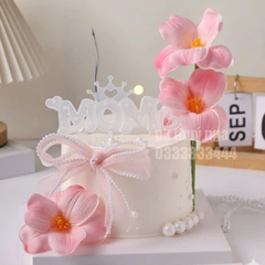 Đèn nháy chữ MOM đội vương miện.