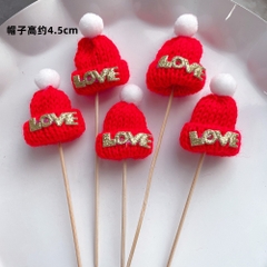 Set cắm Noel vải-5 mũ màu đỏ chữ LOVE..
