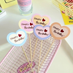 Set 60 thẻ giấy HPBD -Hình trái tim (chữ happ birthday gắn tim đỏ).
