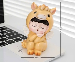 Tượng sứ -bé NGỰA vàng (Tay chạm má).