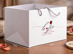 Set 10 túi giấy -MÀU TRẮNG hoa hồng đỏ size NHỎ 18.5x18.5x15 cm (đựng hộp 4 ngăn) (CHÚ Ý TRÁNH NHẦM VỚI SET 5 TÚI ĐỰNG HỘP TIM).