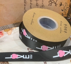 Ruybang vải kt 2.5cmx 35m - chữ LOVE you dọc có trái tim hồng-nền ĐEN.