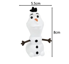 Tượng người tuyết Olaf.
