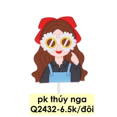TUONG-Cô gái đeo kính hoa (nhựa dẻo).T13