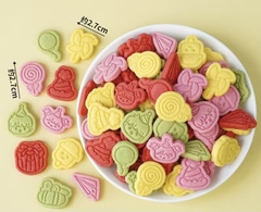 Bánh quy 180gam mix nhiều chi tiết (thiếu nhi, mũ, kẹo, chong chóng).