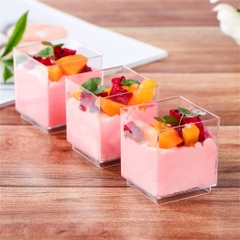 Set 50 cốc vuông nhựa cứng size nhỏ (kt 4.2cm x 4.8cm) LC-4248.