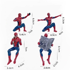 Set 4 tượng siêu nhân nhện đọc báo nhựa đặc.