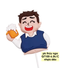 Tượng nhựa dẻo- chàng trai và cốc bia.