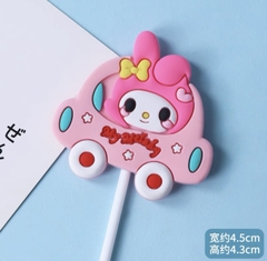 Set 4 tượng nhựa dẻo - mèo kuromi, melody, kitty và chó Cinnamoroll (ngồi xe).