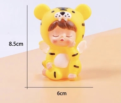 Em bé hổ nhựa -TAY CHẠM MÁ SIZE TO.