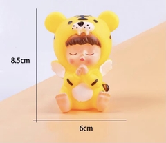 Em bé hổ nhựa -TAY CHỐNG CẰM SIZE TO.