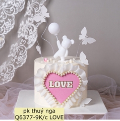 Thẻ giấy tim love hồng gắn hạt ngọc trai.