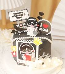 Tượng nhựa dẻo-Mẹ váy trắng đeo kính đen.