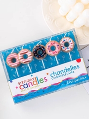Vi 5 cây nến hình bánh donut.